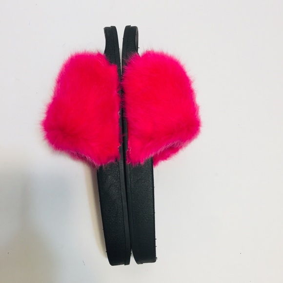Cape Robbin Hot Pink Furry Slip On Sandals. 8 - Picture 4 of 6